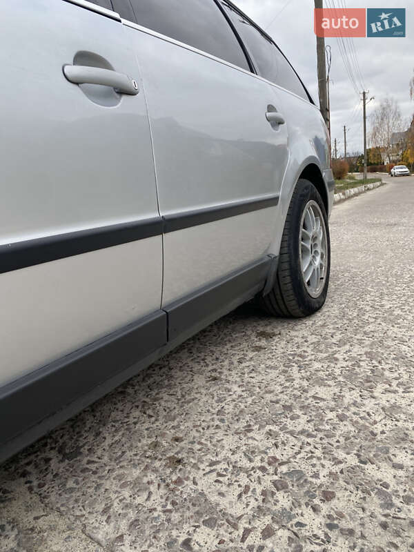 Универсал Volkswagen Passat 2004 в Вараше