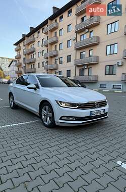 Седан Volkswagen Passat 2015 в Ужгороді