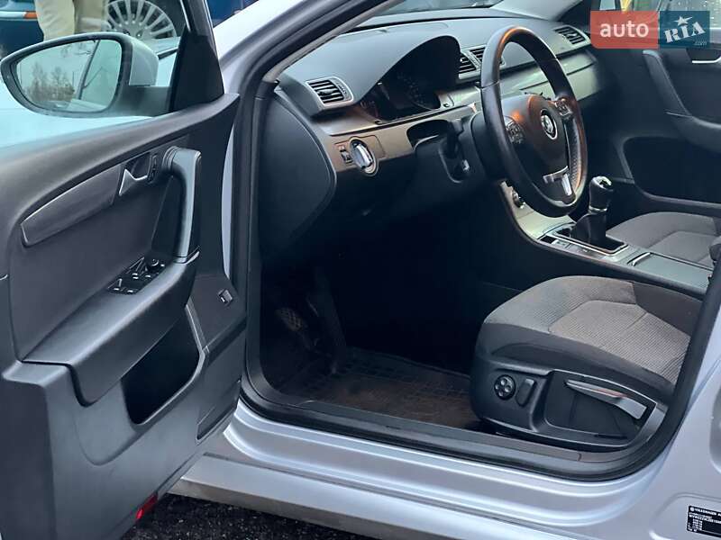 Универсал Volkswagen Passat 2014 в Киеве