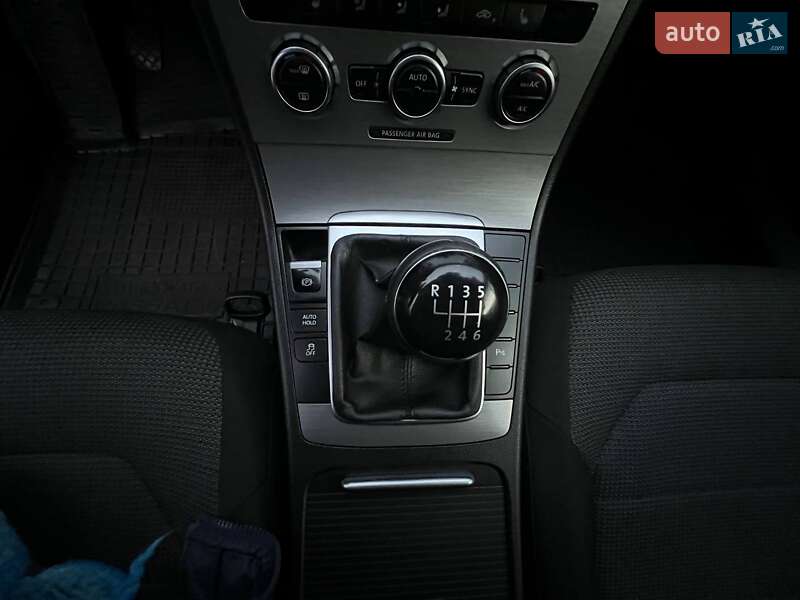 Универсал Volkswagen Passat 2014 в Киеве