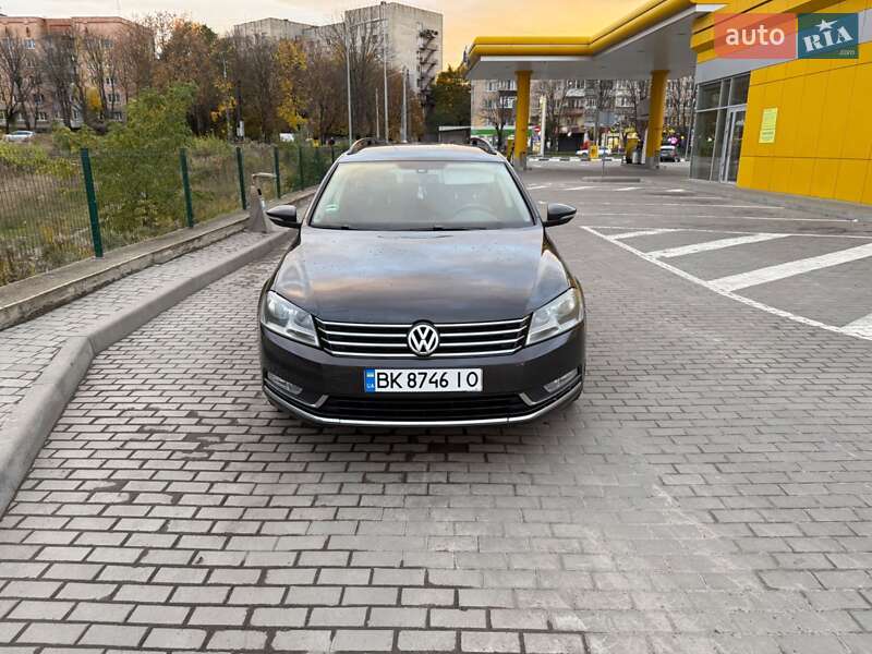 Универсал Volkswagen Passat 2011 в Ровно