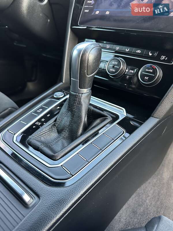 Универсал Volkswagen Passat 2019 в Стрые