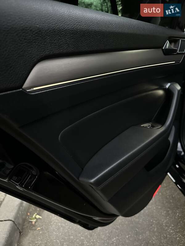 Универсал Volkswagen Passat 2019 в Стрые