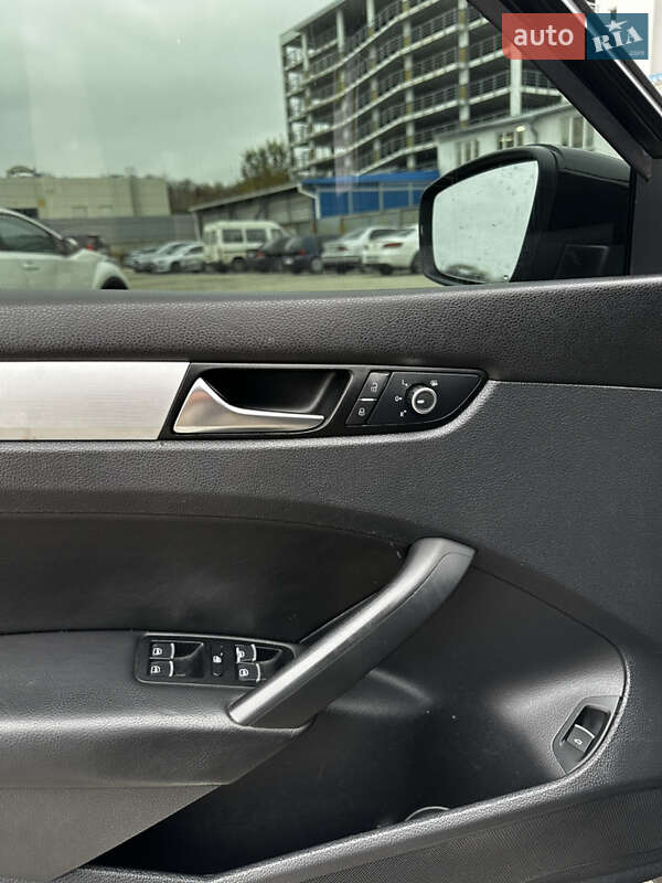 Седан Volkswagen Passat 2012 в Харькове