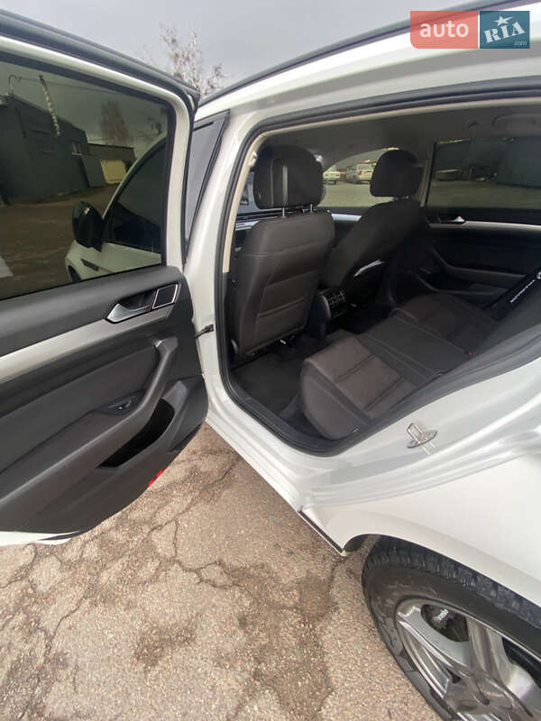 Универсал Volkswagen Passat 2015 в Коростене