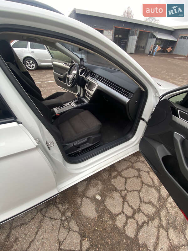 Универсал Volkswagen Passat 2015 в Коростене