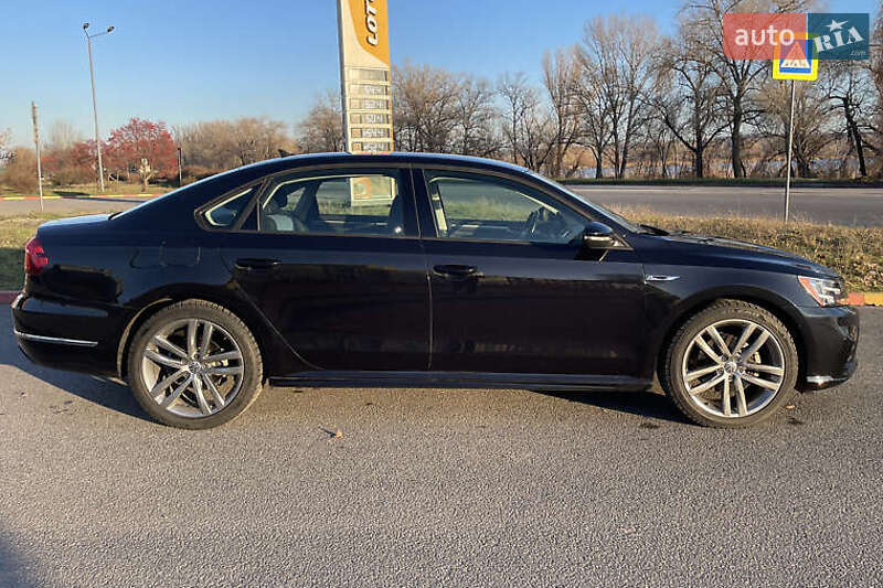 Седан Volkswagen Passat 2018 в Киеве