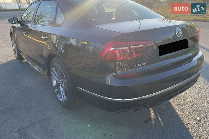Седан Volkswagen Passat 2018 в Киеве