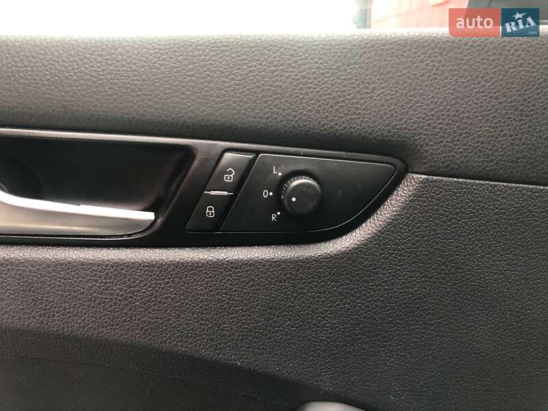 Седан Volkswagen Passat 2012 в Киеве