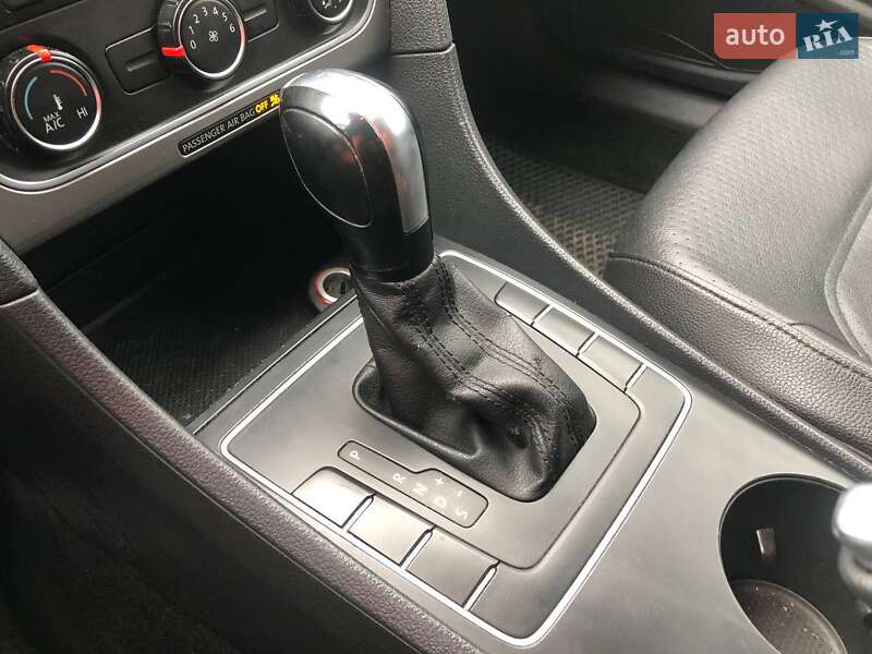 Седан Volkswagen Passat 2012 в Киеве