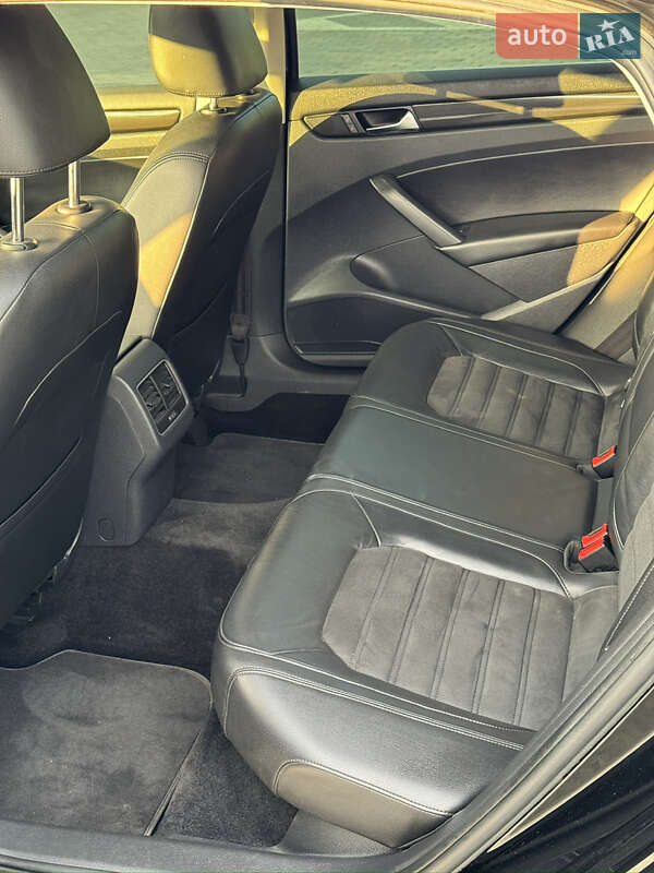 Седан Volkswagen Passat 2013 в Рівному