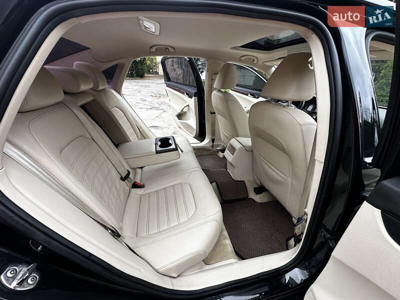 Седан Volkswagen Passat 2011 в Києві