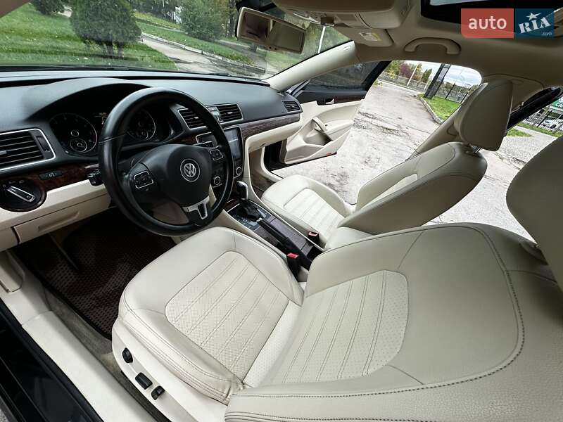 Седан Volkswagen Passat 2011 в Києві