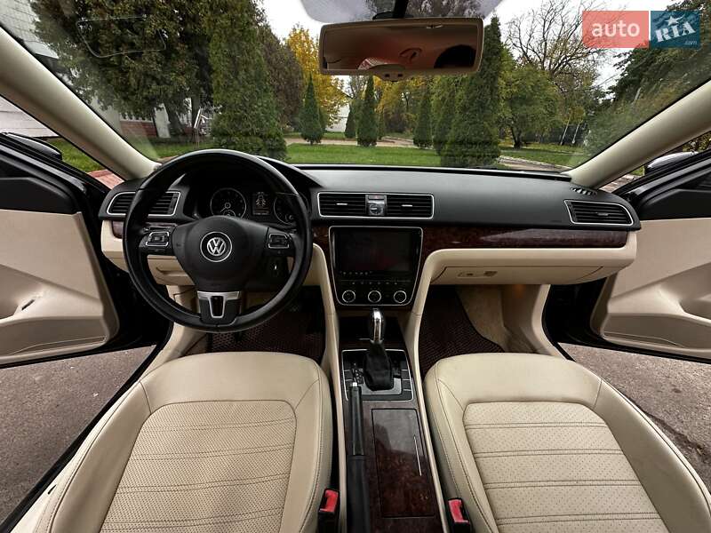 Седан Volkswagen Passat 2011 в Києві