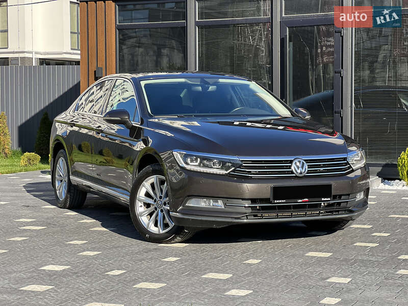 Седан Volkswagen Passat 2015 в Ужгороді