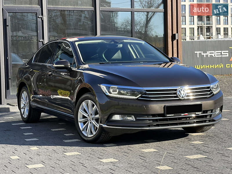 Седан Volkswagen Passat 2015 в Ужгороді