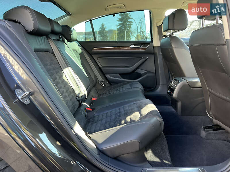 Седан Volkswagen Passat 2015 в Ужгороді