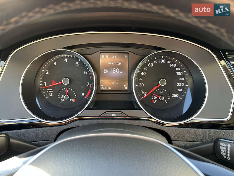 Седан Volkswagen Passat 2015 в Ужгороді