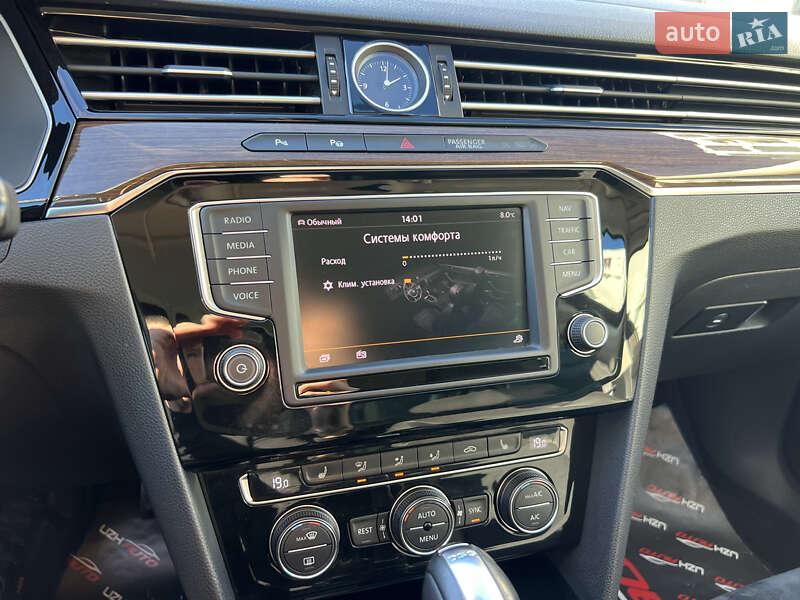 Седан Volkswagen Passat 2015 в Ужгороді