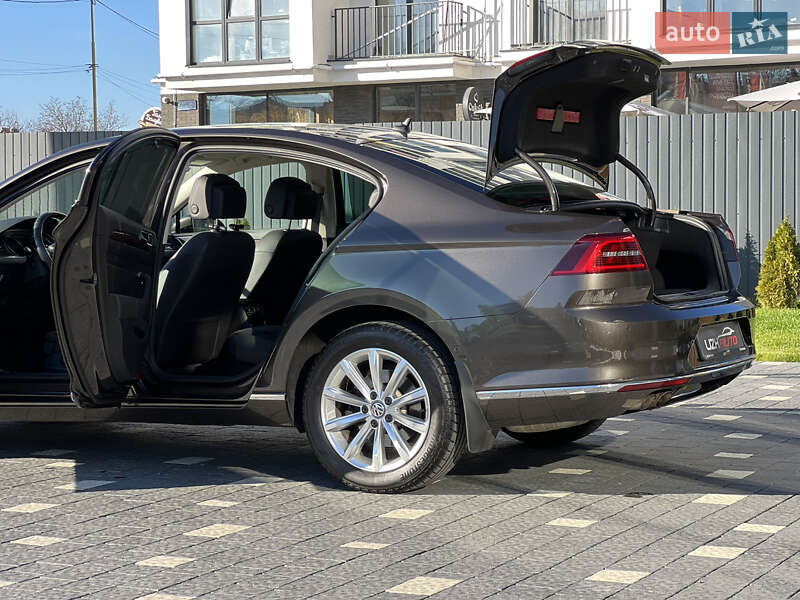 Седан Volkswagen Passat 2015 в Ужгороді