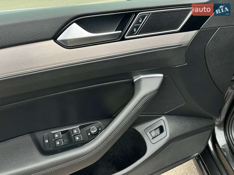 Универсал Volkswagen Passat 2017 в Киеве