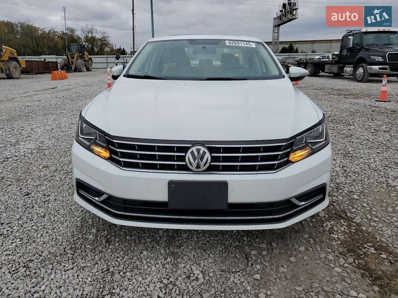 Седан Volkswagen Passat 2017 в Киеве
