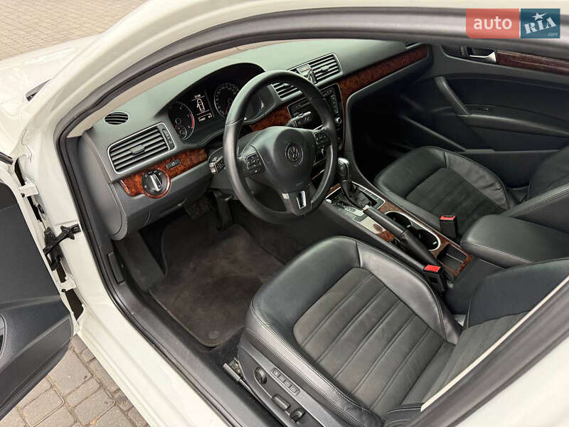Седан Volkswagen Passat 2014 в Одессе