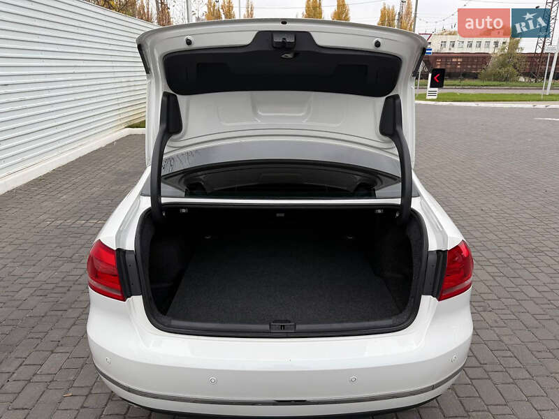 Седан Volkswagen Passat 2014 в Одессе