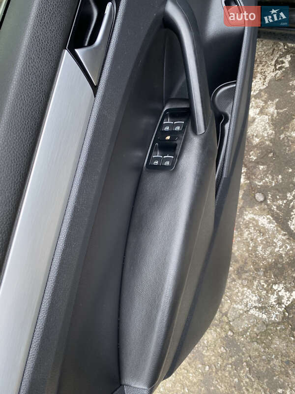 Седан Volkswagen Passat 2013 в Умані