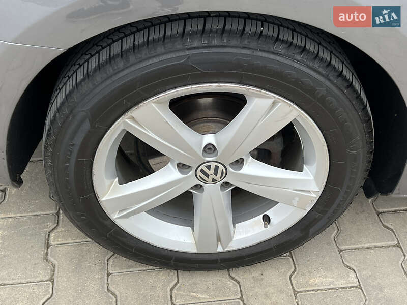 Седан Volkswagen Passat 2013 в Одессе