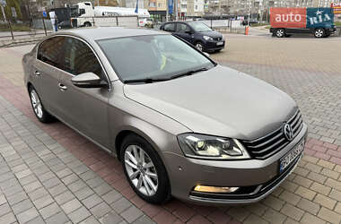 Седан Volkswagen Passat 2012 в Тернополе