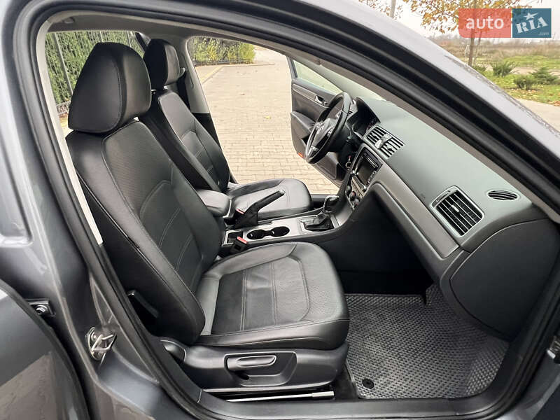 Седан Volkswagen Passat 2013 в Одессе