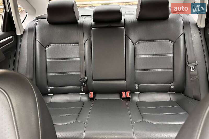 Седан Volkswagen Passat 2017 в Киеве фото 17 Седан Volkswagen Passat 2017 в Киеве