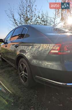 Седан Volkswagen Passat 2012 в Мукачевому