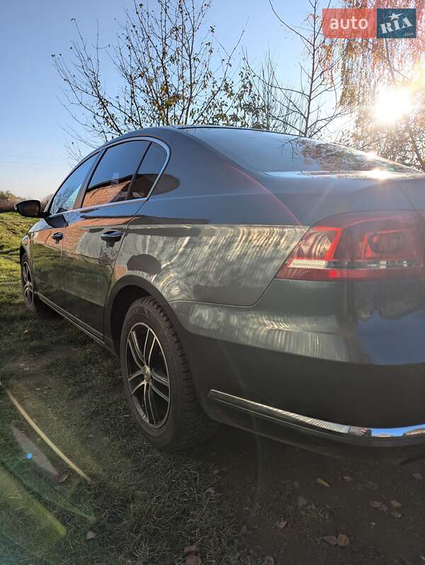 Седан Volkswagen Passat 2012 в Мукачевому