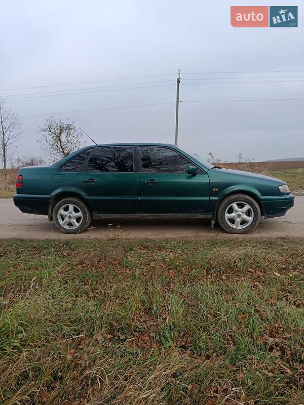 Седан Volkswagen Passat 1995 в Шаргороде