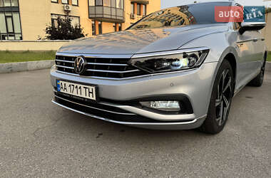 Универсал Volkswagen Passat 2022 в Киеве