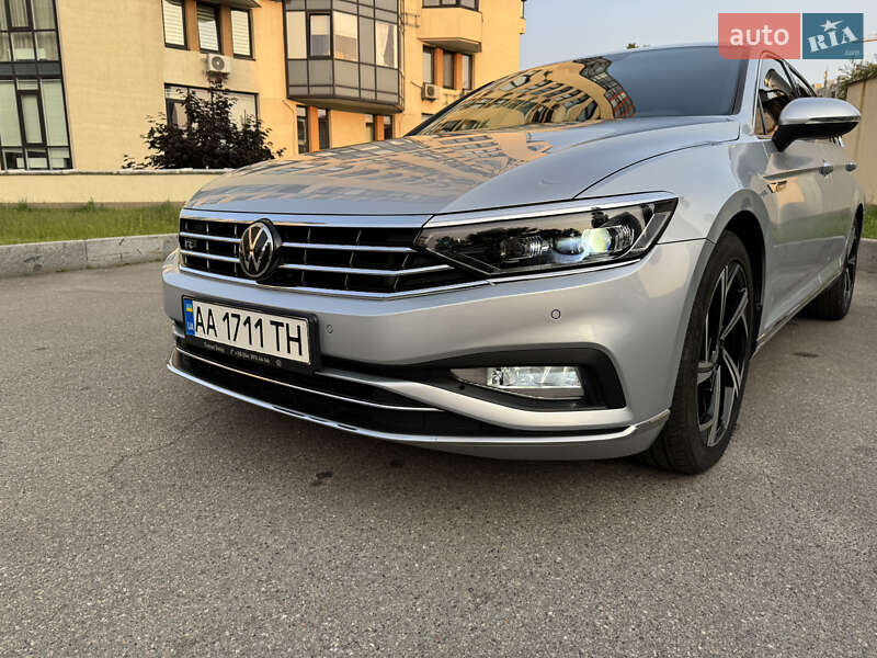 Универсал Volkswagen Passat 2022 в Киеве