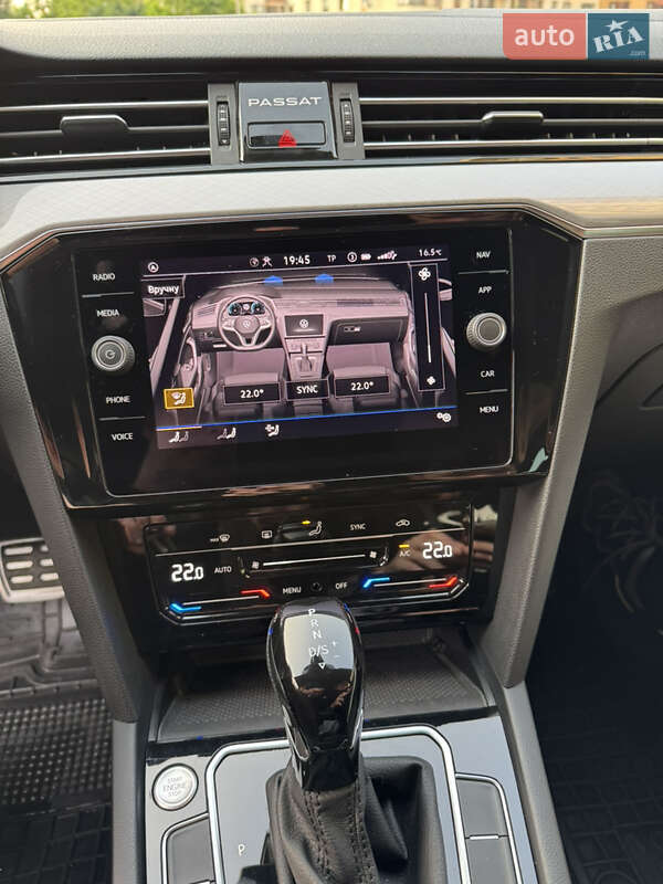 Универсал Volkswagen Passat 2022 в Киеве