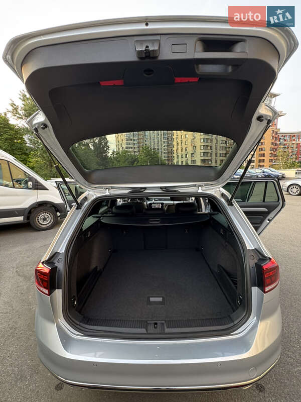 Универсал Volkswagen Passat 2022 в Киеве