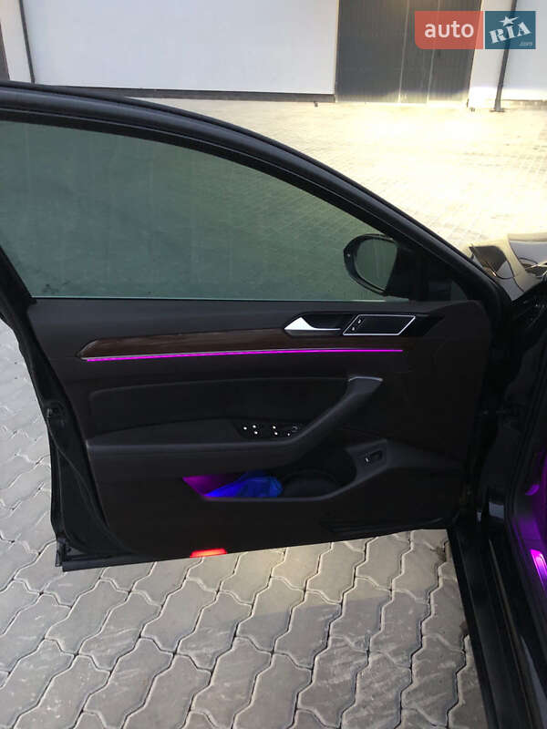 Универсал Volkswagen Passat 2016 в Бориславе