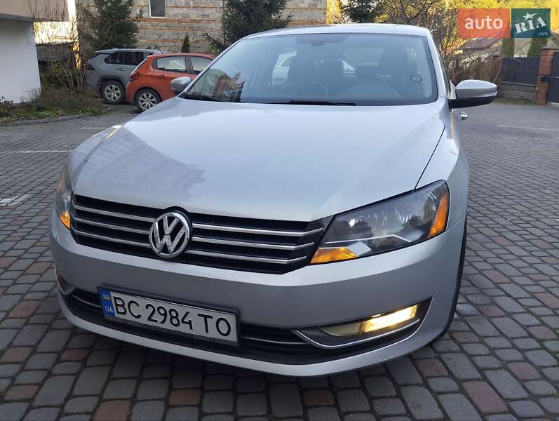 Седан Volkswagen Passat 2012 в Львове