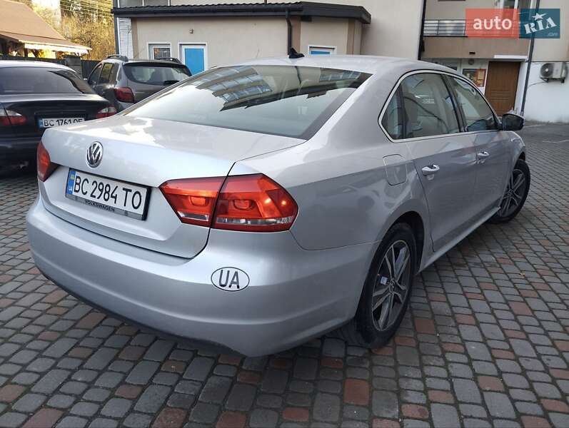 Седан Volkswagen Passat 2012 в Львове