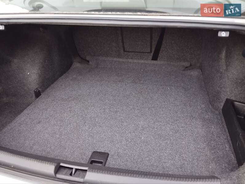 Седан Volkswagen Passat 2012 в Львове