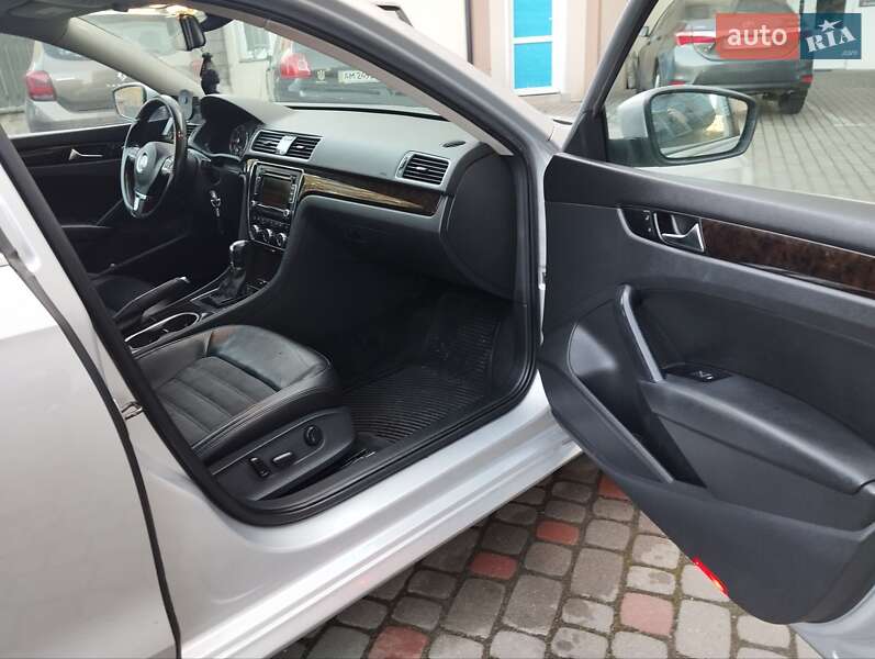 Седан Volkswagen Passat 2012 в Львове