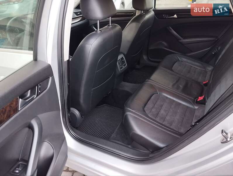 Седан Volkswagen Passat 2012 в Львове