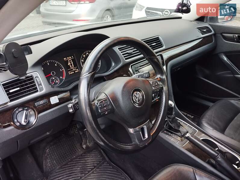 Седан Volkswagen Passat 2012 в Львове