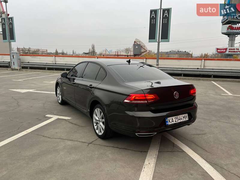 Седан Volkswagen Passat 2018 в Києві