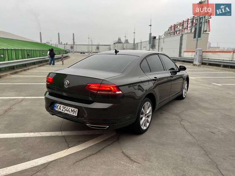 Седан Volkswagen Passat 2018 в Києві