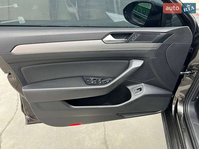 Седан Volkswagen Passat 2018 в Києві